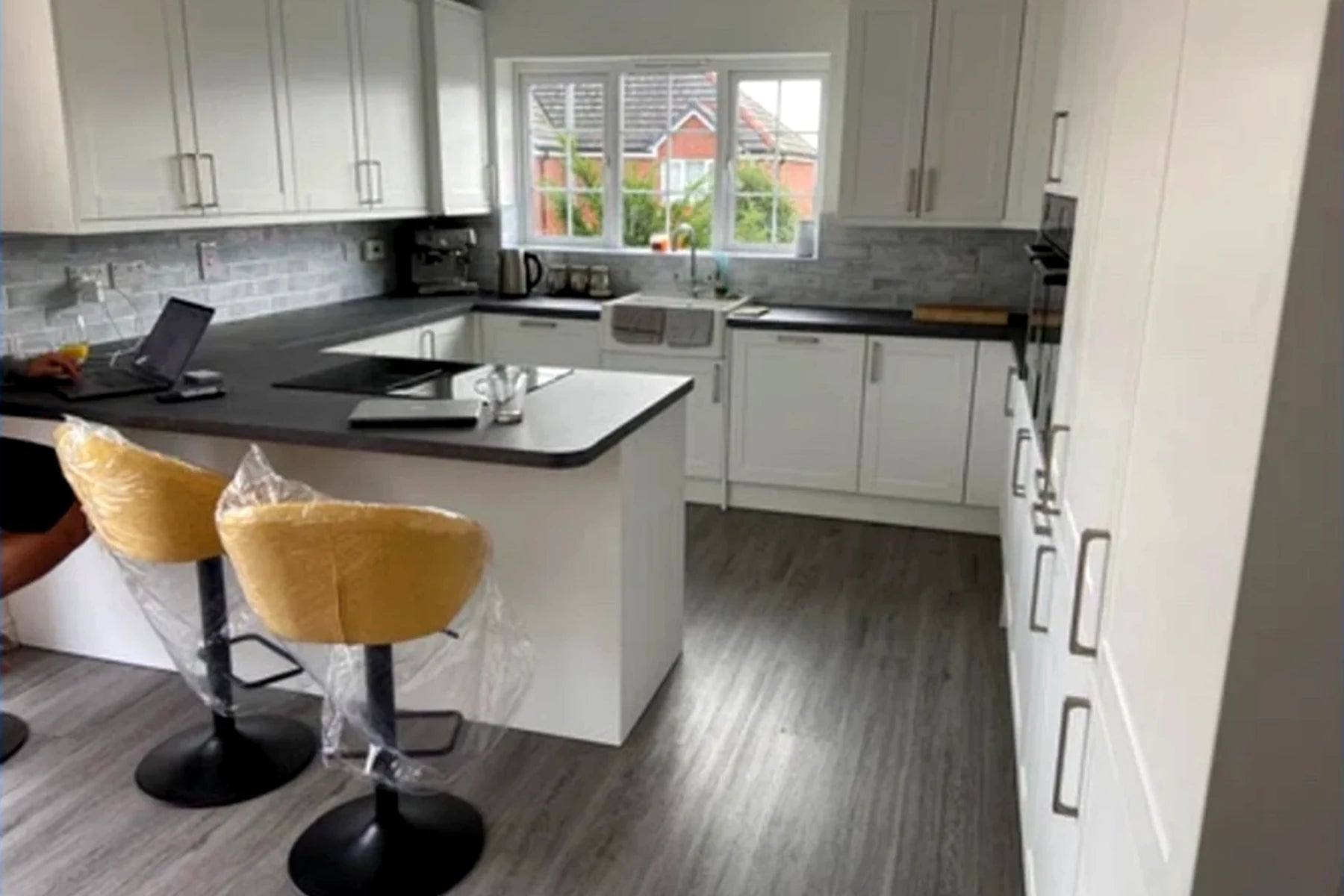Finished white kitchen installation